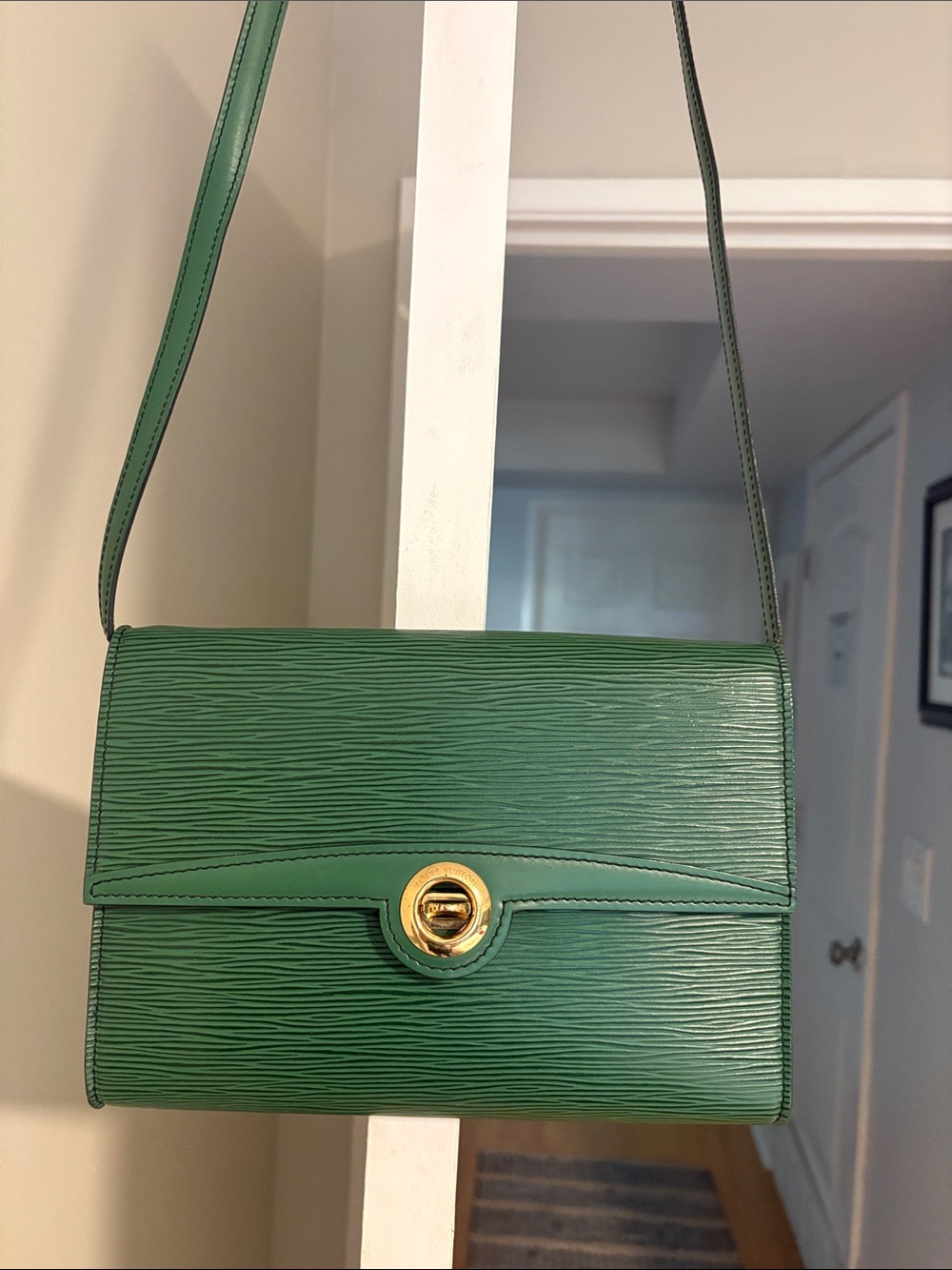 Louis Vuitton EPI Green Crossbody Bag with Gold Clasp. Comes with COA. In GUC - Picture 2 of 15